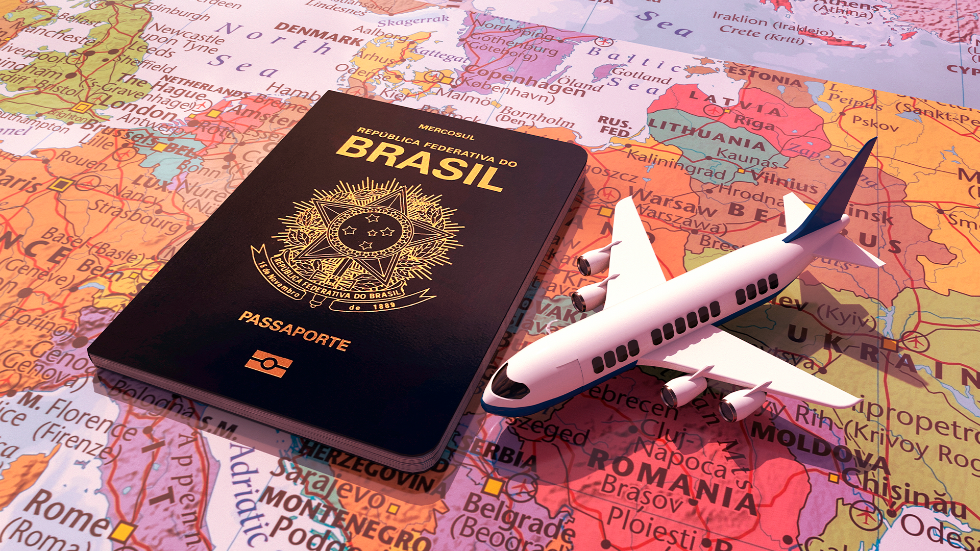 passaporte com uma miniatura de avião em cima de um mapa mundi
